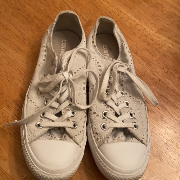 Converse All Star off white/ white lace like design sneakers nice, size 8, - Picture 1 of 16